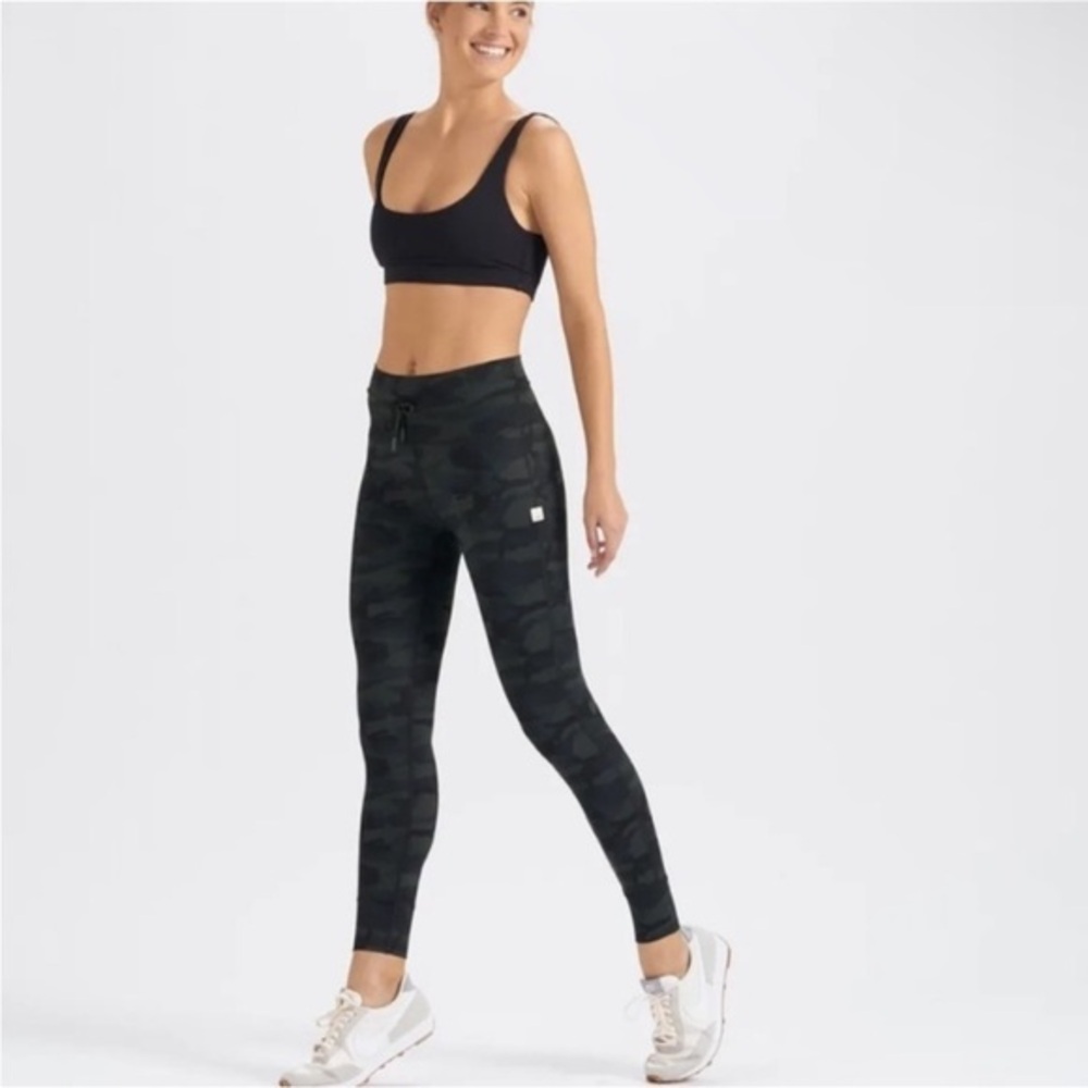 Vuori Daily Leggings Black Camo